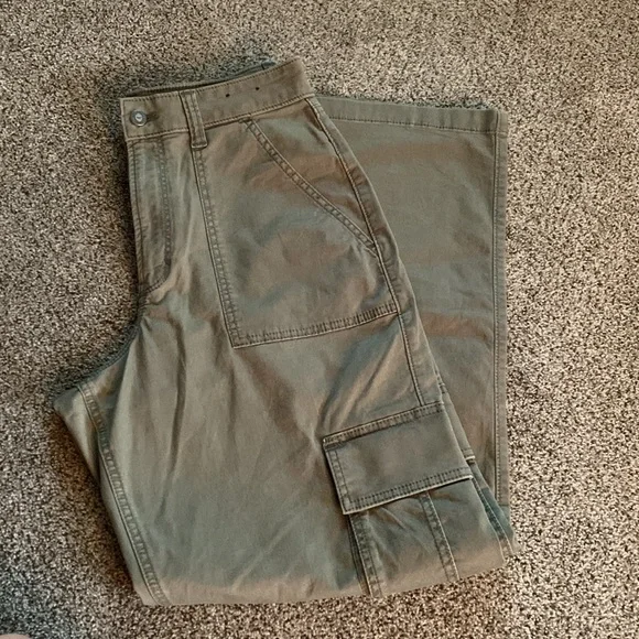 Hollister Cargo Pants - Picture 5 of 6